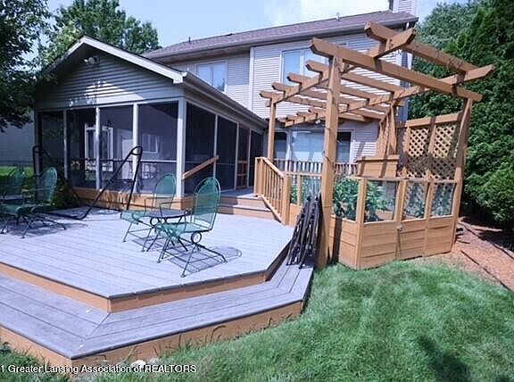 3rd image of 2244 Cedarbend Dr