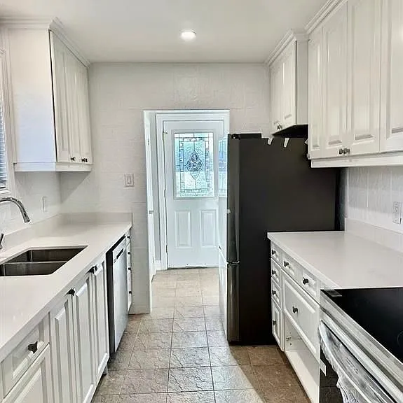 2421 Speyside Dr — Photo 2