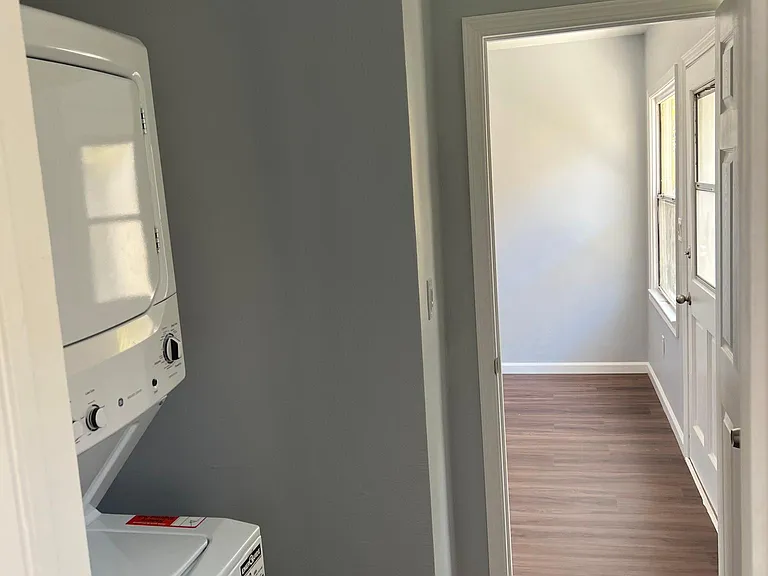 733 Daisy Ave #7 — Photo 12