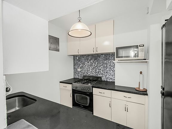5th image of 445 E 86th St APT 15D