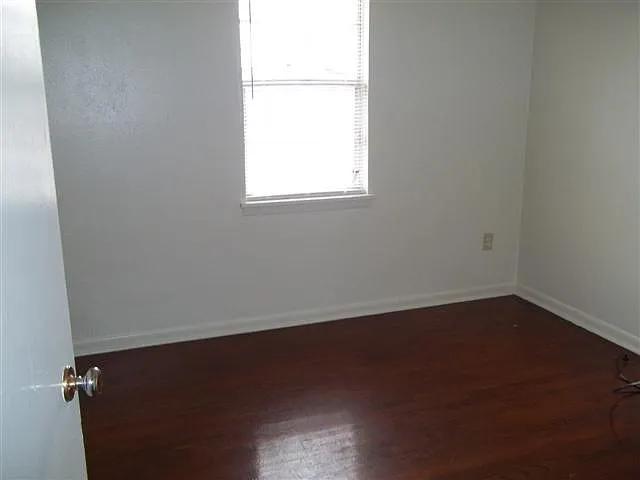 910 Hill St — Photo 12