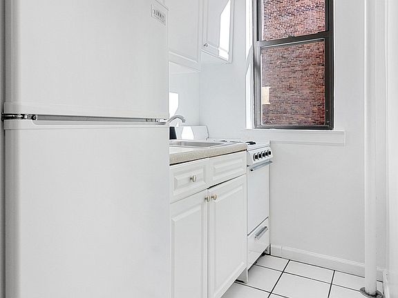 3rd image of 434 E 89th St APT 2C