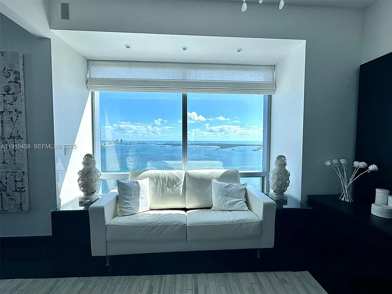 1425 Brickell Ave #42E — Photo 3