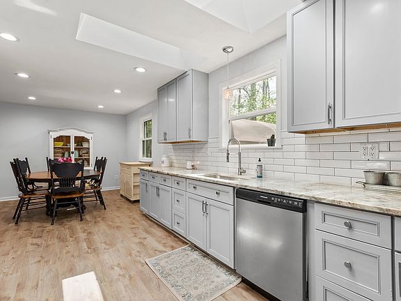 4th image of 29691 Vincent Cir