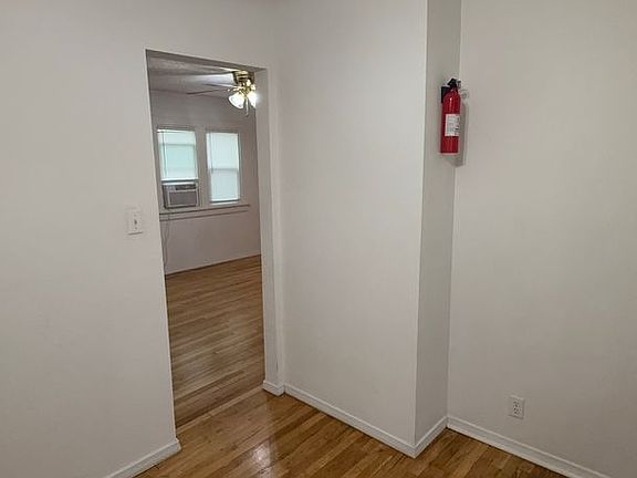 5th image of 1521 Gold Ave SE