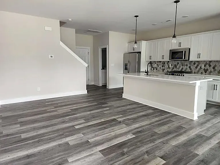 650 Melville Dr — Photo 9