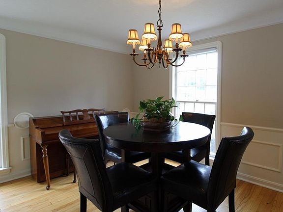 5th image of 4828 W 220th St