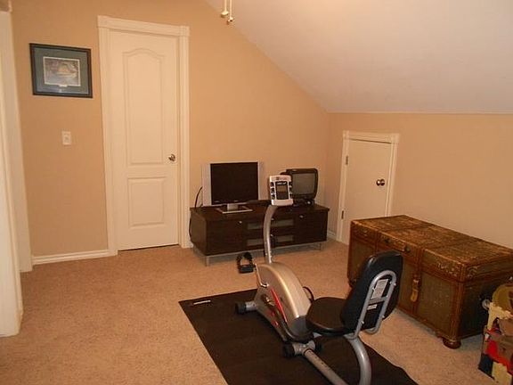 5th image of 24 Wahnetah Ln