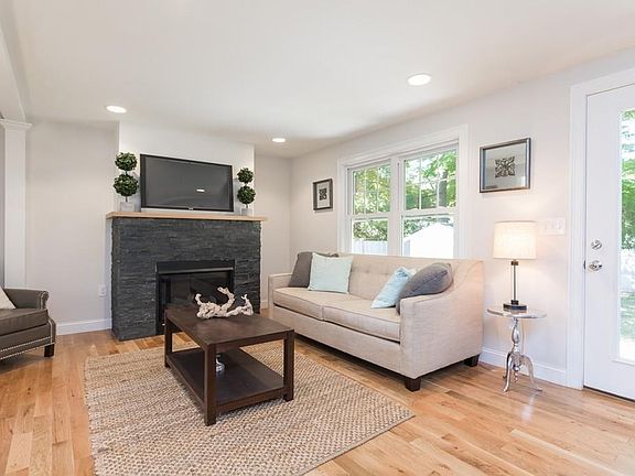 4th image of 18 Elmira Ave #18
