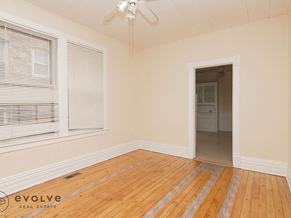 3rd image of 1048 W Cornelia Ave