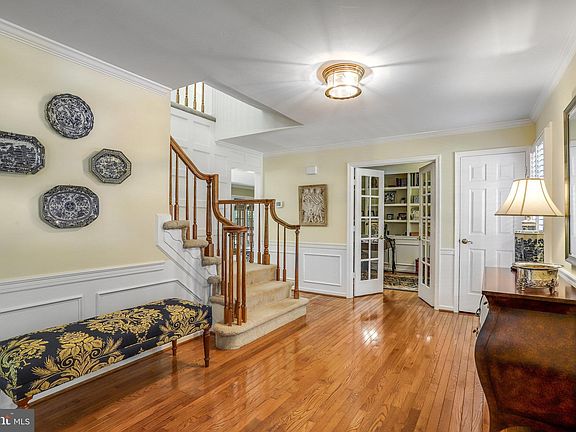 3rd image of 2768 Mansway Dr