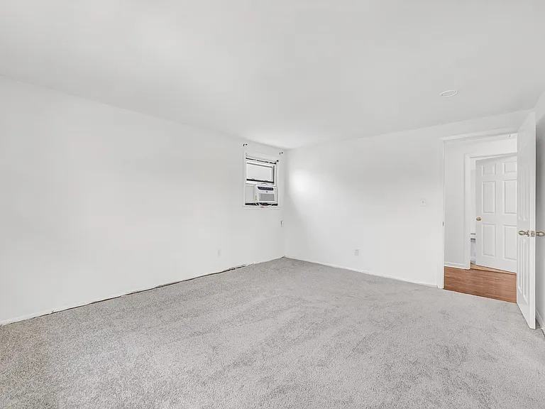 38 Washington Ave — Photo 8