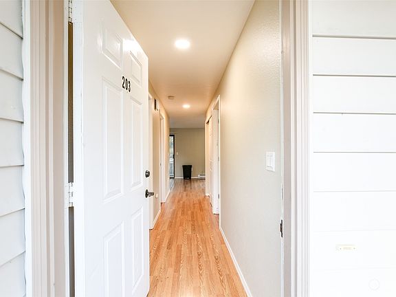 4th image of 325 NE Kettle Street #203
