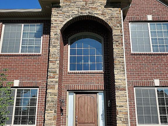 3rd image of 600 Eastlake Trl