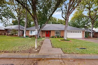 3 bed, 2.0 bath, 2180 sqft, $2,250 — Photo 2