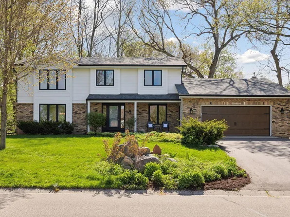 2700 Xanthus Ln N, Plymouth, MN 55447