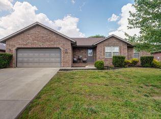 5373 Applewood St, Springfield, MO 65802