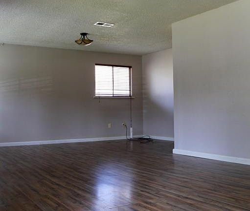2nd image of 208 Magnolia St