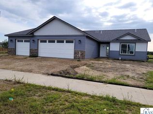 1381 Cullen St, Saint Peter, MN 56082