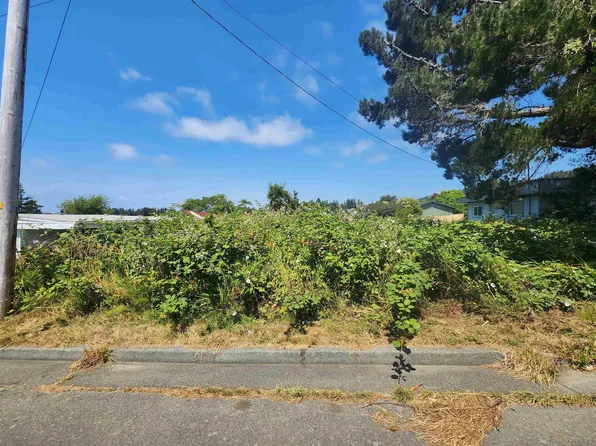 2550 Roy Ave, Crescent City, CA 95531