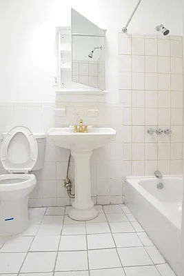 Rented by Perry Associates NYC Inc | media 27