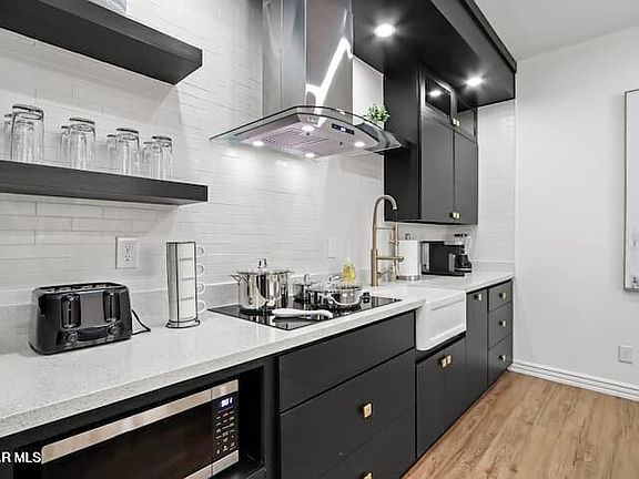 4th image of 3401 Pershing Dr #A