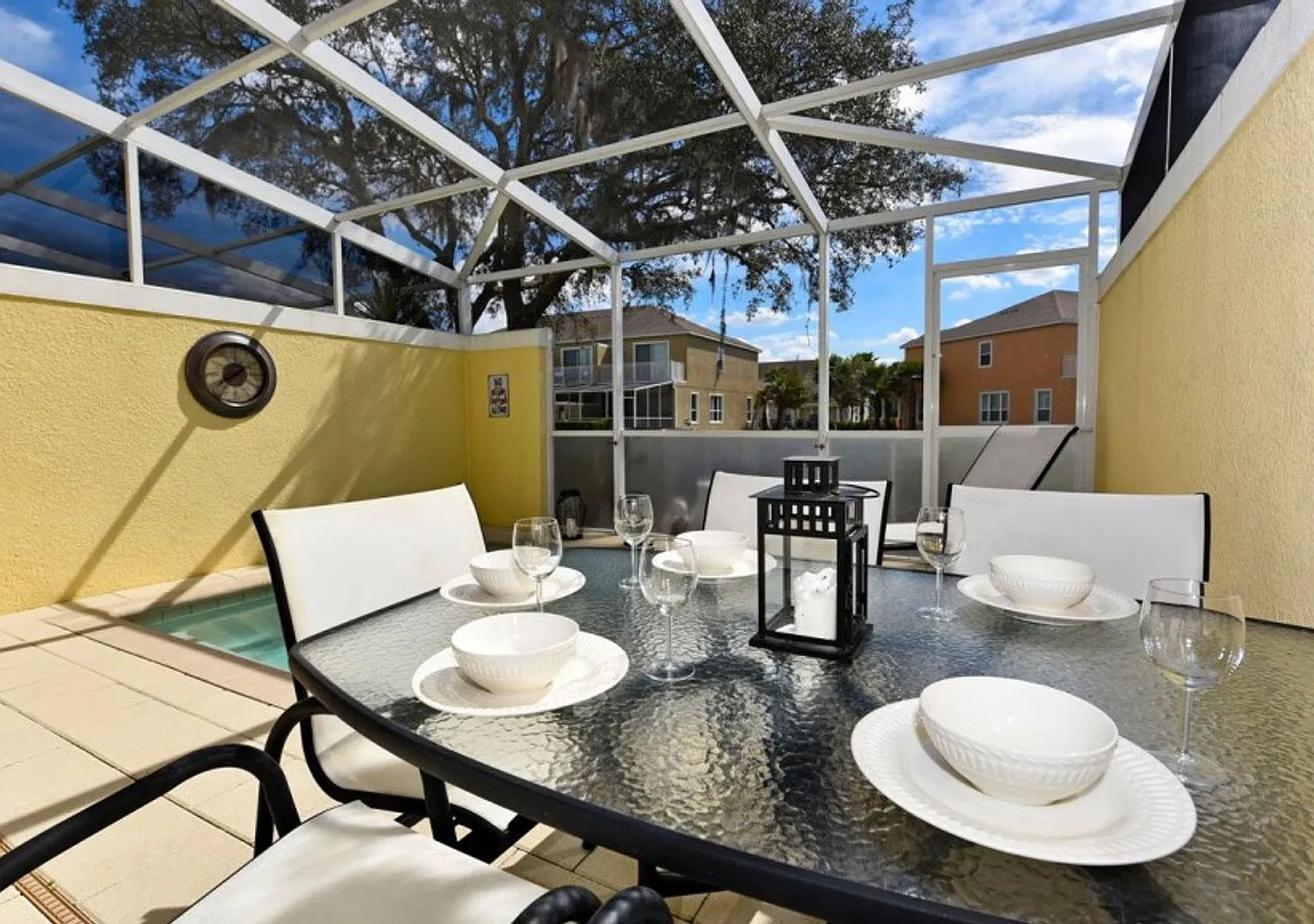 Modern Townhome in quiet neighborhood: 3BR, Pool & Near Disney — Photo 4