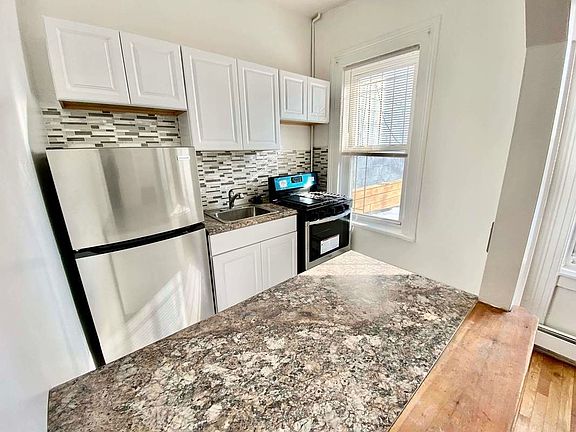 2nd image of 624 Lafayette Ave #2