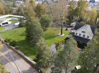 180 Mountain Ave, Matamoras, PA 18336