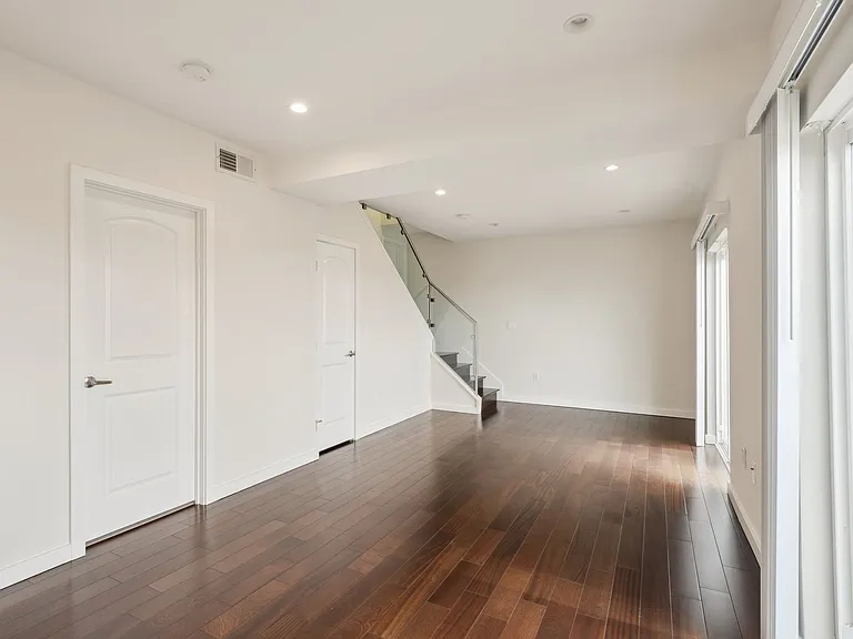 421 Nevada St — Photo 25