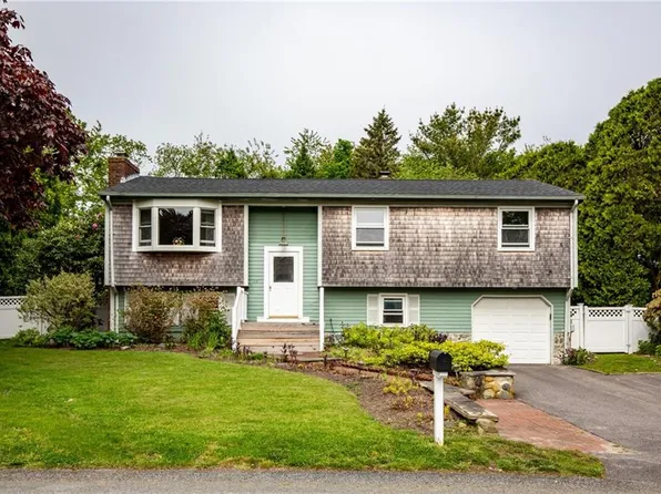 25 Cheryl Ave, Portsmouth, RI 02871