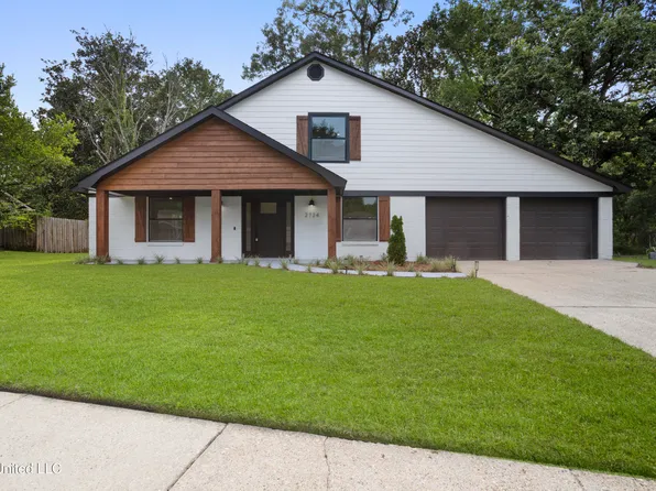 2724 Walton Dr, Ocean Springs, MS 39564