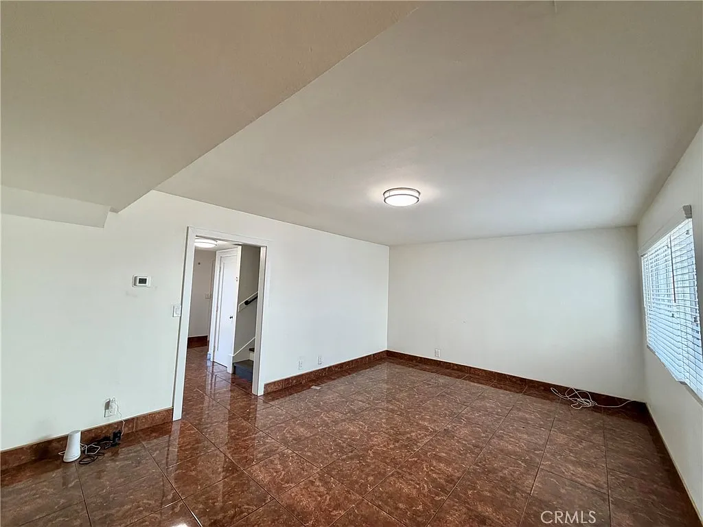 3 bed, 2.5 bath, 1291 sqft, $3,200 — Photo 3