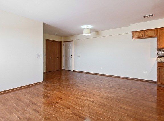 3rd image of 2453 S Archer Ave APT 3E