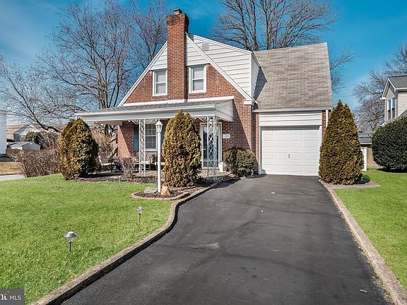 3rd image of 128 Ivy Rock Ln