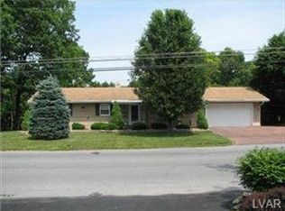 1026 Oakhurst Dr, Slatington, PA 18080