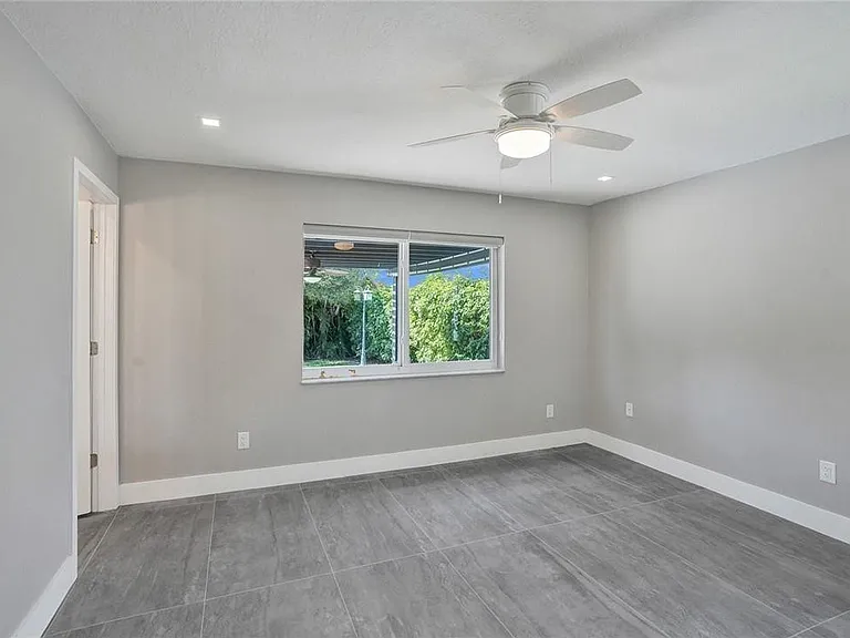 11627 SW 50th St — Photo 29