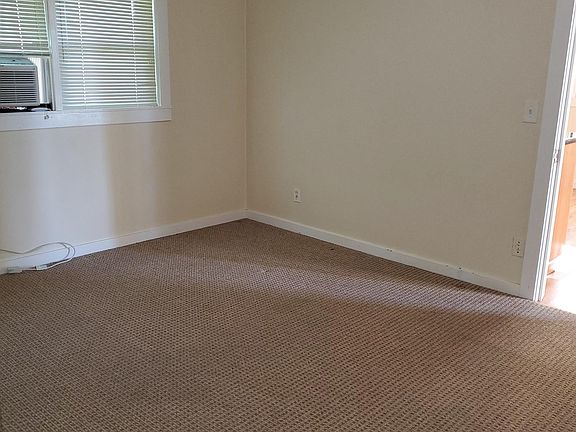 3rd image of 453 Linden Ave APT B