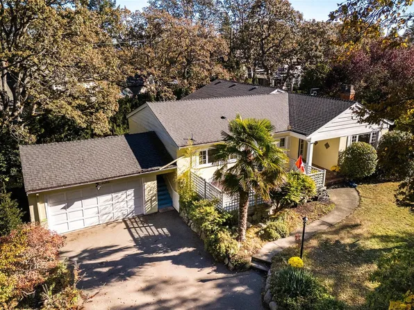 3315 Ripon Rd, Oak Bay, BC V8R 6G6