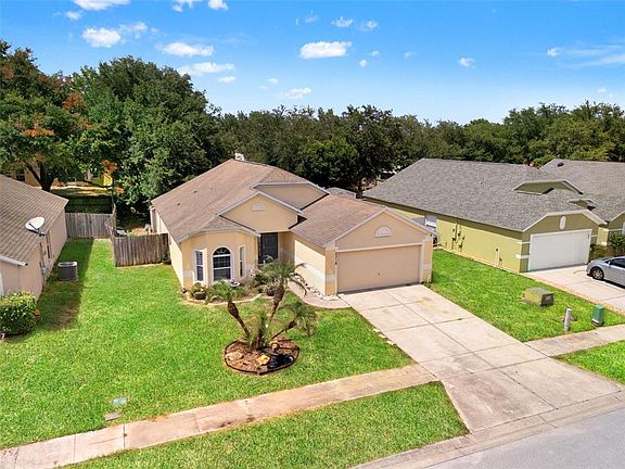 3rd image of 2318 Barons Ct