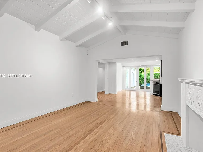 776 NE 74th St — Photo 3