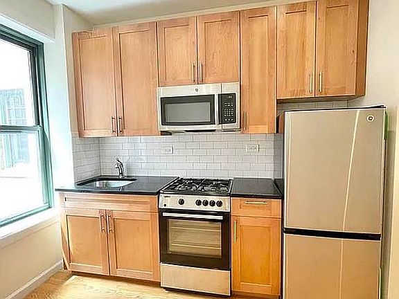 3rd image of 1450 1st Ave #12B