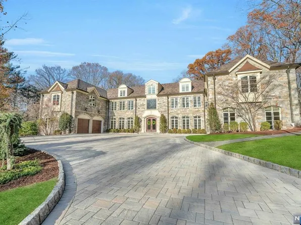 9 Ridge Crest Rd, Saddle River, NJ 07458