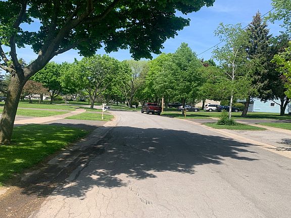 4th image of 5 Fairwood Dr