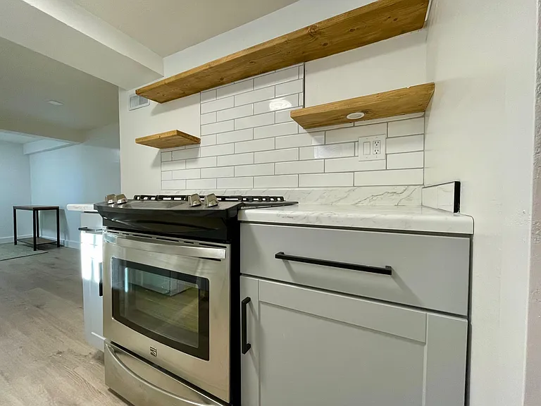 655 N 9th St #B — Photo 3