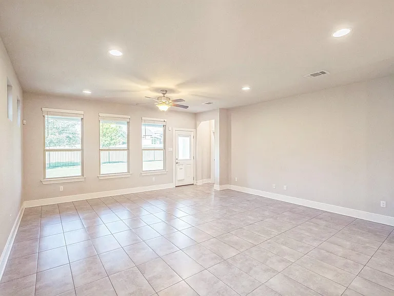 305 Crossvine Trl — Photo 13