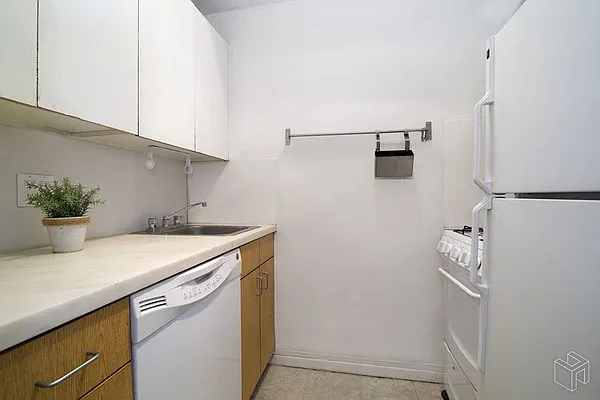 Rented by Halstead Real Estate | media 44