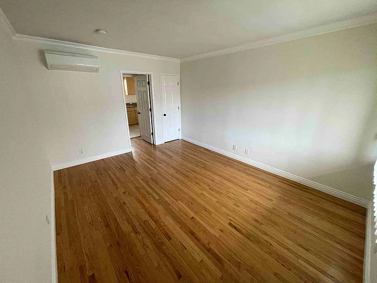452 — Photo 2