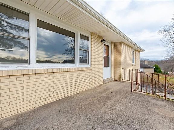 2nd image of 4032 Briarwood Dr