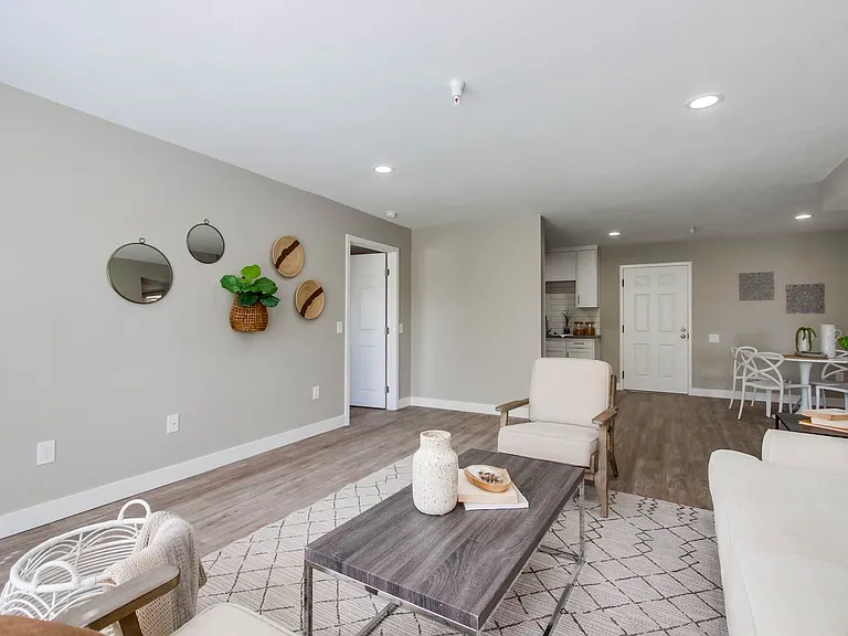 Eugene Eddy | Newly Renovated Apartment Homes — Photo 14